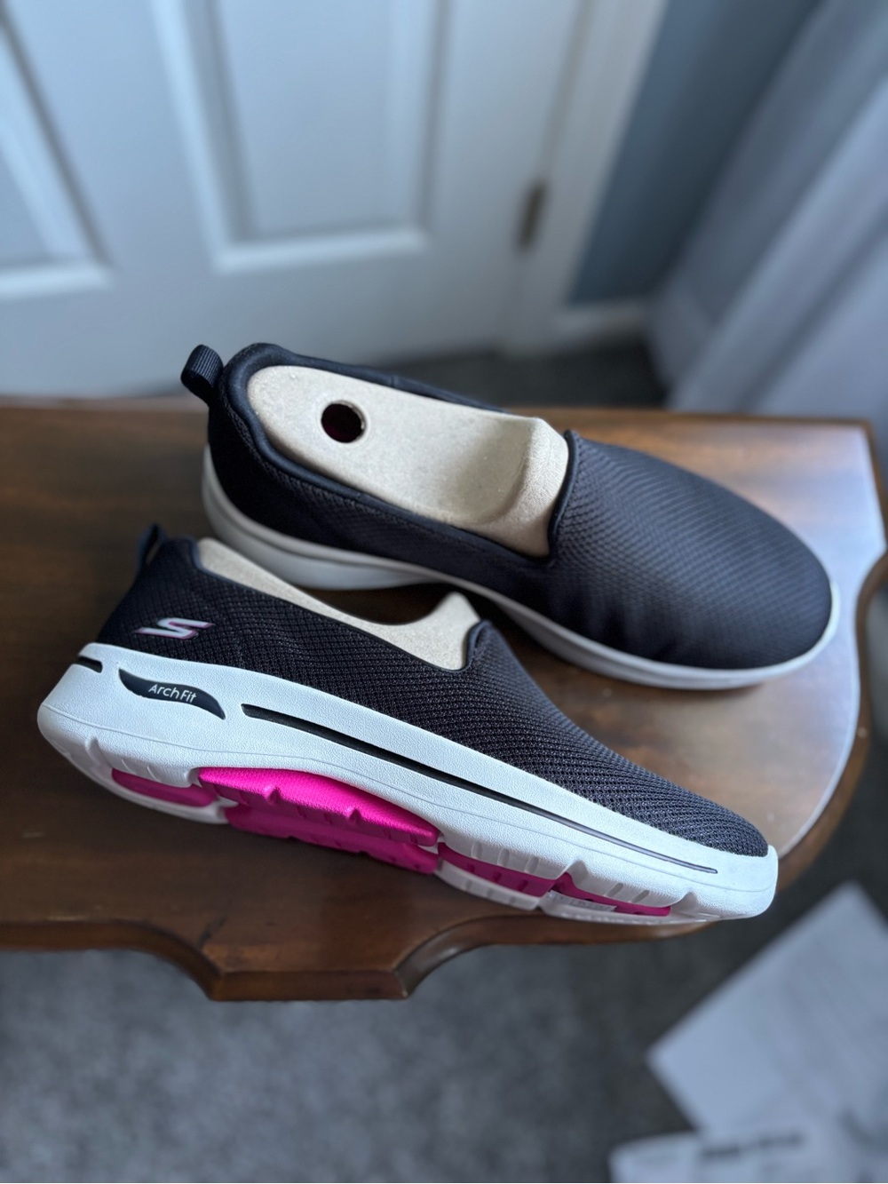Brand New!! Skechers Women's Slip-On Knit Arch Fit Sneakers - Black & White